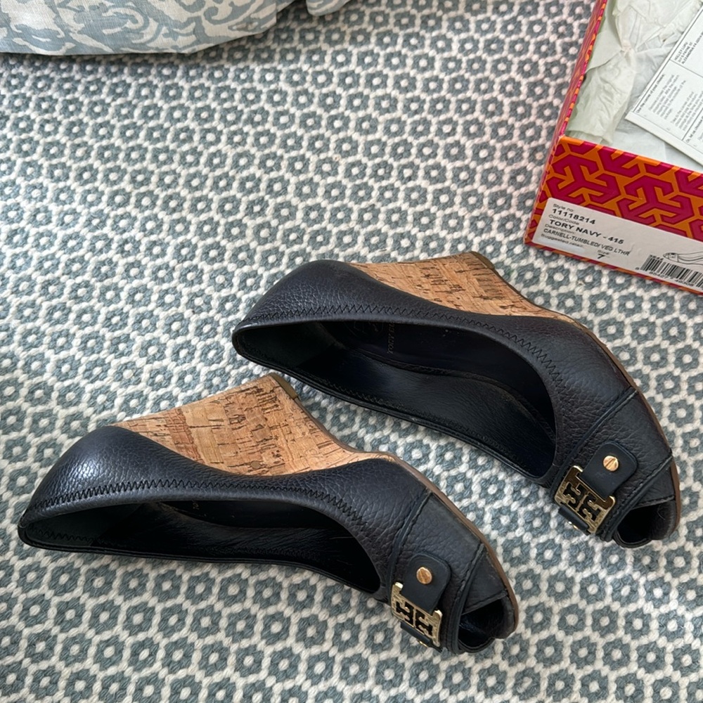 Tory Burch navy blue wedges 7 - Picture 2 of 3